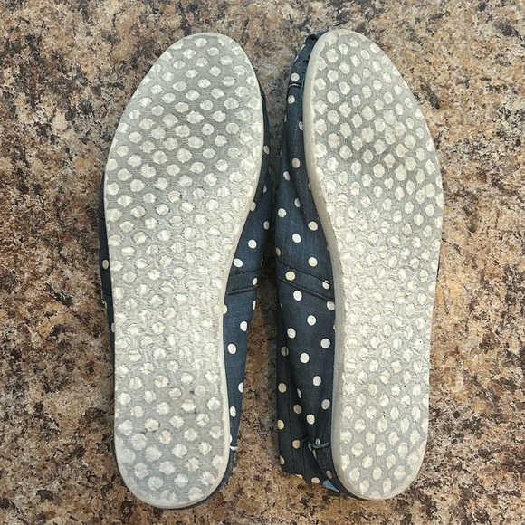 TOMS Slip-On Shoes, Navy Blue/White Polka-Dots Size 7 - Picture 4 of 4